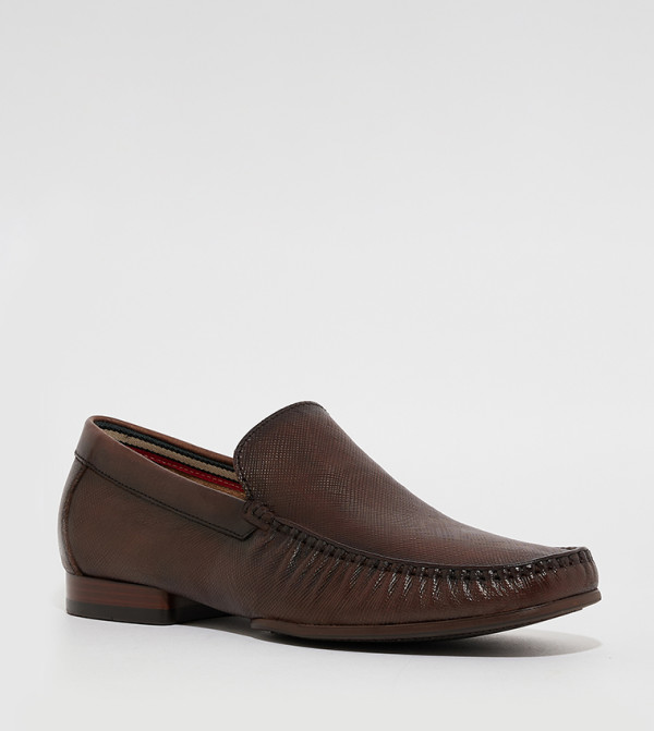 Hush Puppies  Loafers & Moccasins - Brown undefined