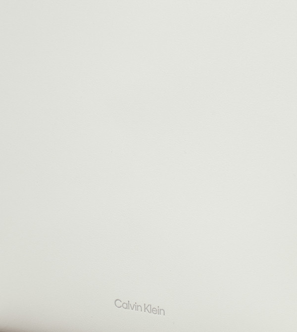 كالفين كلاين كالفين كلاين - أبيض حقائب يد كبيرة