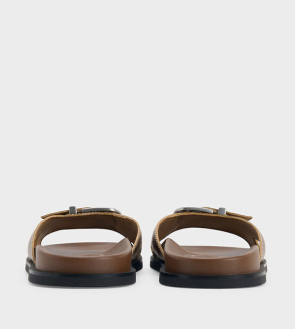 تشارلز آند كيث  الصنادل المسطحة - حنطي Flat Sandals