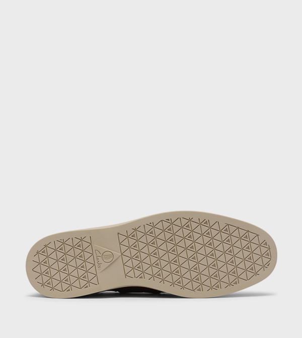 Clarks Clarks - Tan Low Top