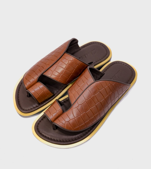 كلاركس   صنادل رياضة - بني  صنادل عربية