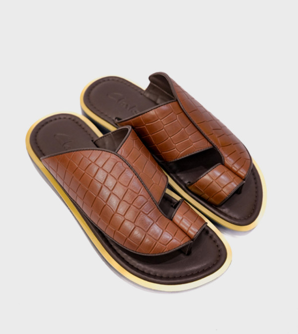 كلاركس   صنادل رياضة - بني  صنادل عربية