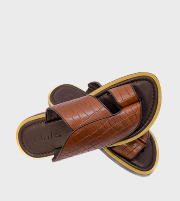 كلاركس   صنادل رياضة - بني  صنادل عربية