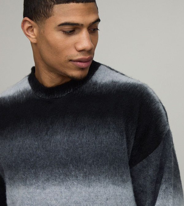 بوهو مان بوهو مان - فحمي Round Neck Sweaters