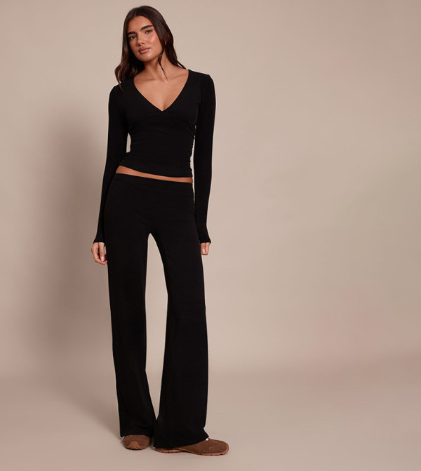 بريتي ليتل ثينغ  توبات قصيرة - أسود Cropped Tops
