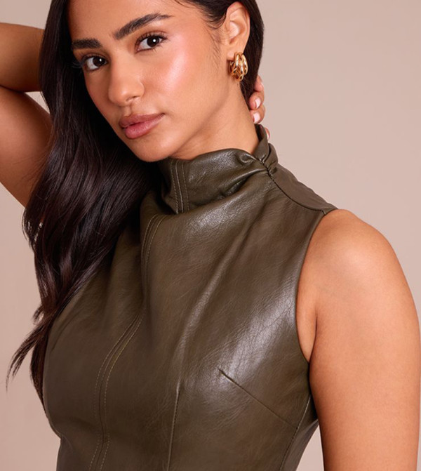 PrettyLittleThing PrettyLittleThing - Khaki Mini Dresses