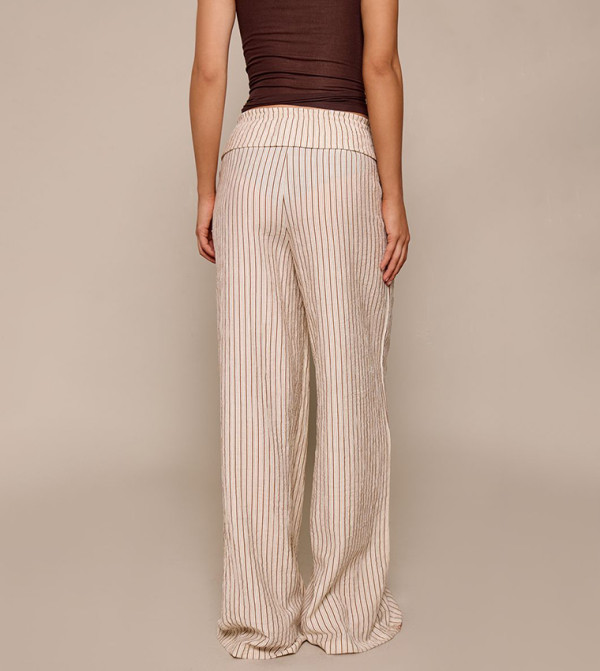 PrettyLittleThing PrettyLittleThing - Beige Casual Pants