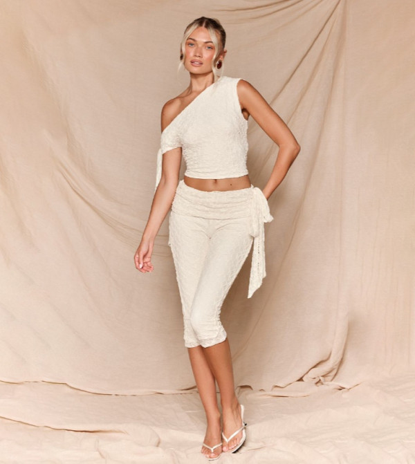 PrettyLittleThing PrettyLittleThing - Cream Casual Pants