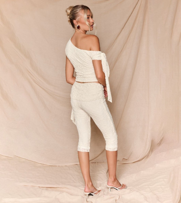 PrettyLittleThing PrettyLittleThing - Cream Casual Pants