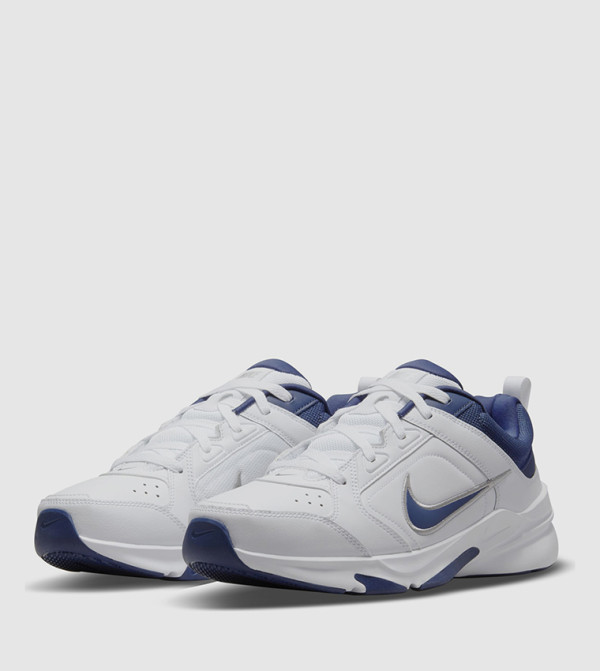 نايك sports shoes - أبيض أحذية برقبة منخفضة 