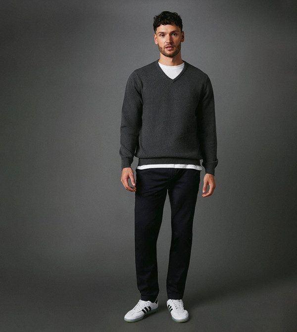 ماين  سترات بياقة V  - فحمي V-neck Sweaters