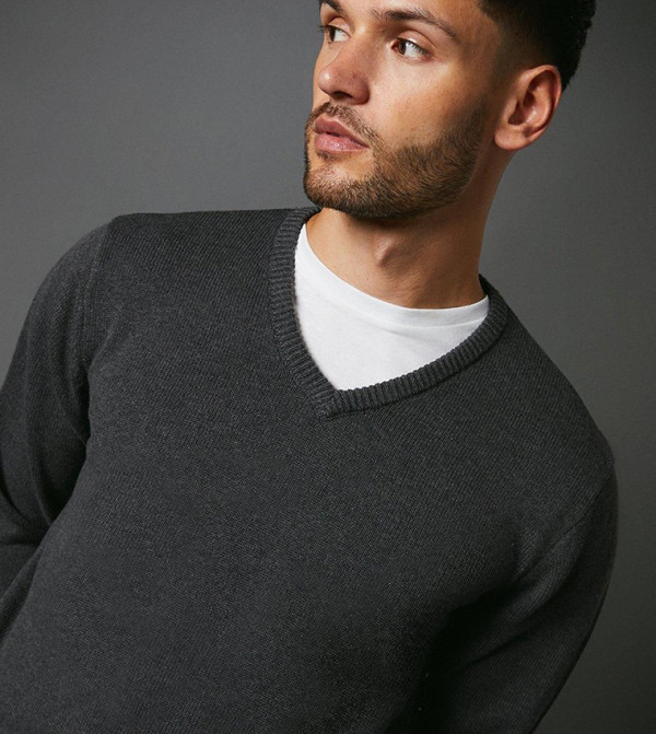 ماين  سترات بياقة V  - فحمي V-neck Sweaters