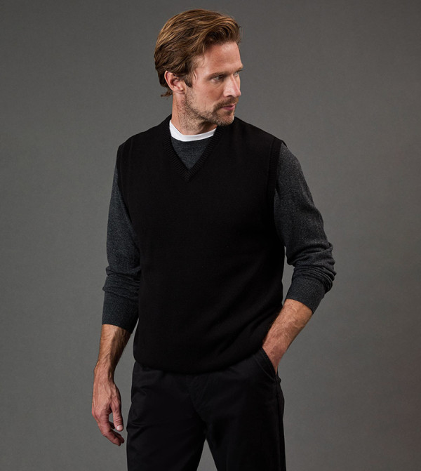 ماين  سترات بياقة V  - أسود V-neck Sweaters
