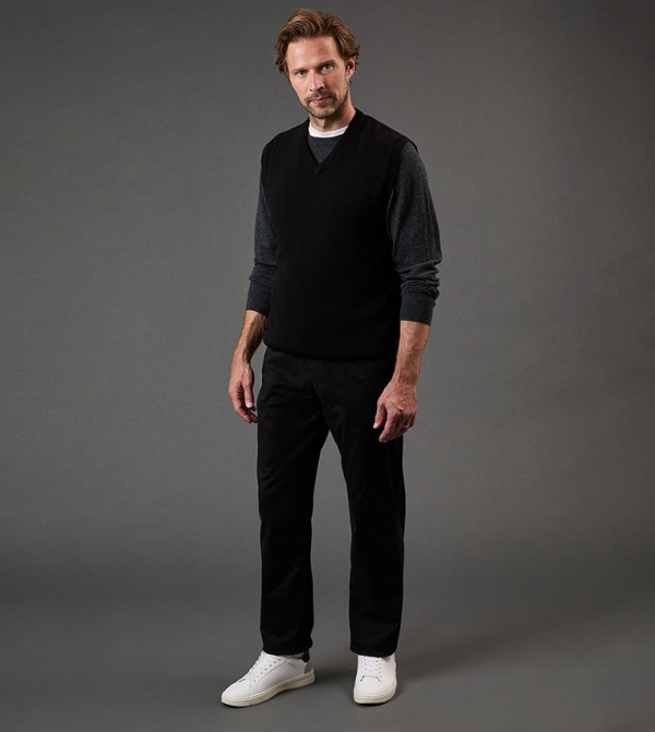 ماين  سترات بياقة V  - أسود V-neck Sweaters