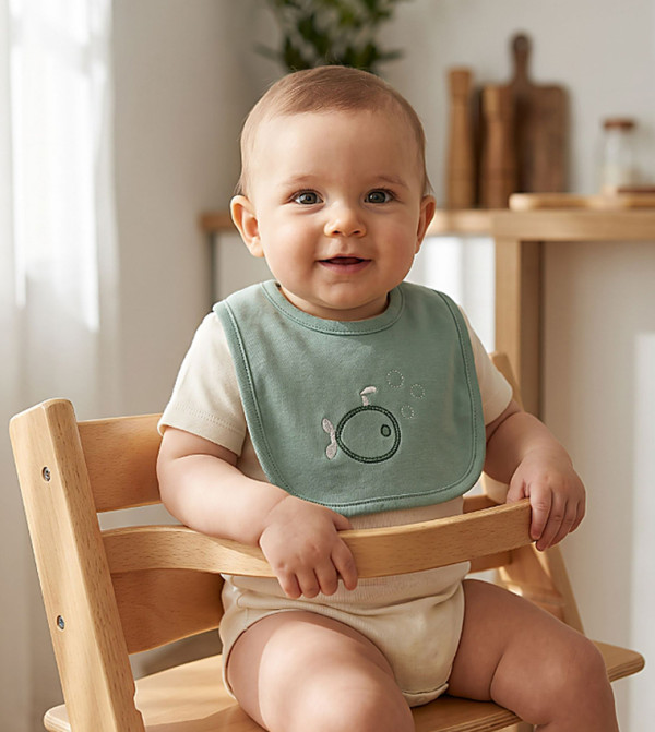BABIES & MORE  Bibs & Hanky - Green Bibs & Hanky