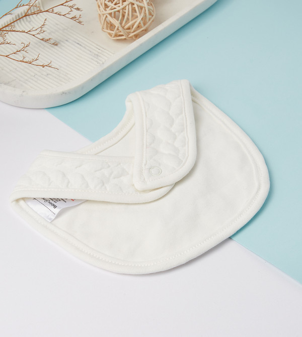BABIES & MORE  Bibs & Hanky - White Bibs & Hanky