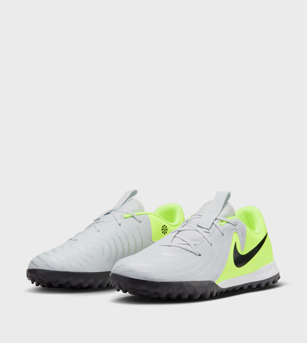 Nike  - White Low Top