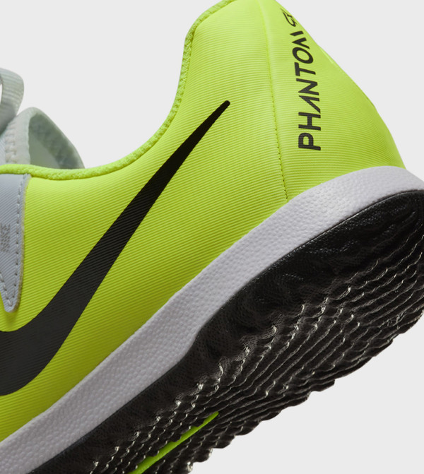 Nike  - White Low Top