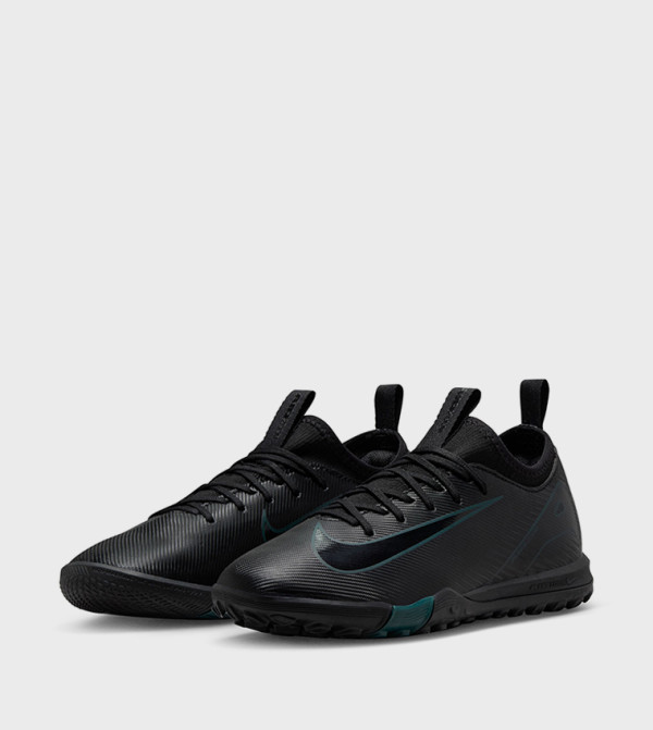 Nike  - Black Low Top