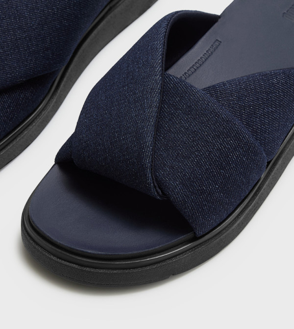 FitFlop FitFlop - Navy Flat Sandals