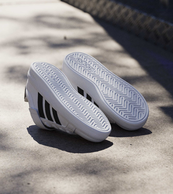 Adidas  Sneakers - White Low Top