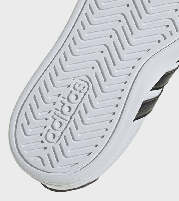 Adidas  Sneakers - White Low Top