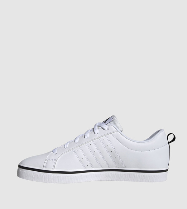 اديداس  أحذية سنيكرز - أبيض أحذية برقبة منخفضة 