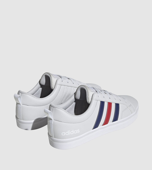 اديداس  أحذية سنيكرز - رمادي أحذية برقبة منخفضة 