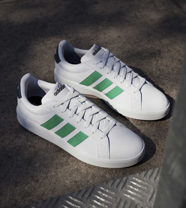 اديداس  أحذية سنيكرز - أبيض أحذية برقبة منخفضة 