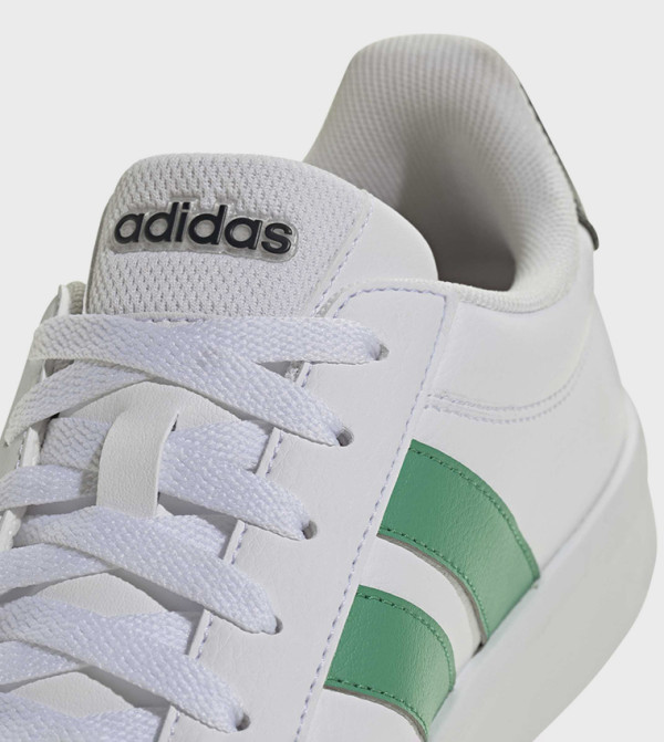 اديداس  أحذية سنيكرز - أبيض أحذية برقبة منخفضة 