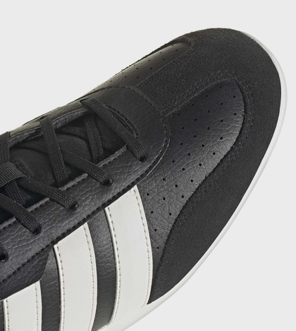 Adidas Adidas - Black Low Top