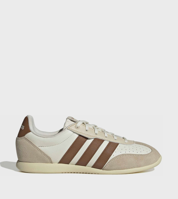 Adidas Sneakers - Off White Low Top