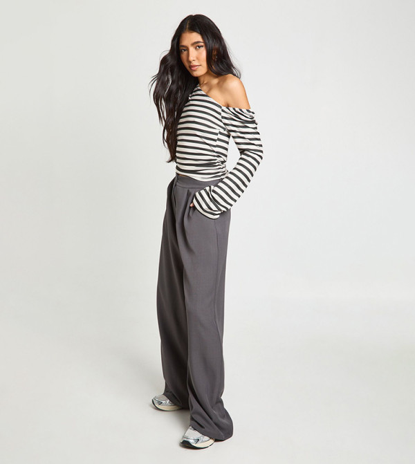 boohoo  Clothing - Grey Casual Pants