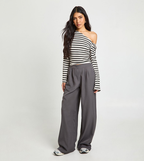 boohoo  Clothing - Grey Casual Pants