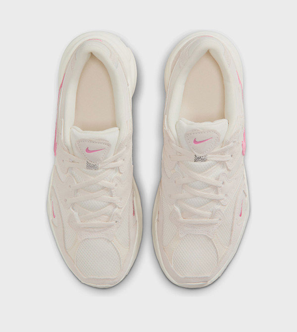 Nike  - White Low Top