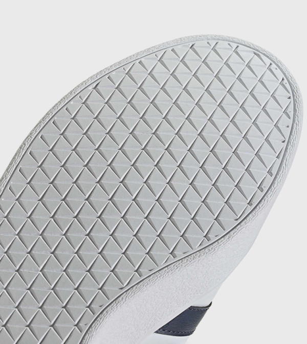 اديداس  أحذية سنيكرز - أبيض أحذية برقبة منخفضة 