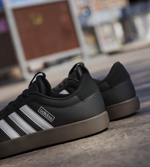 Adidas  Sneakers - Black Low Top