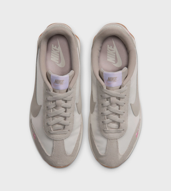 Nike Nike - Beige Low Top