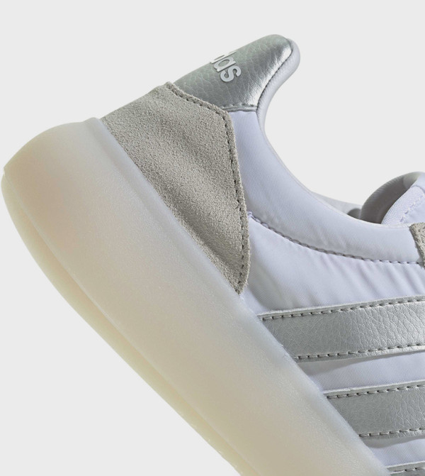 اديداس اديداس - أبيض أحذية برقبة منخفضة 