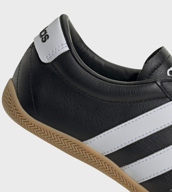 Adidas Adidas - Black Low Top