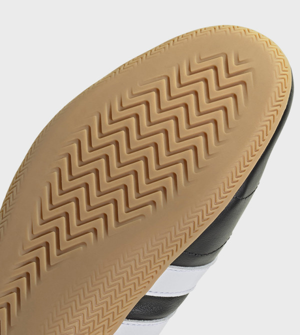 Adidas Adidas - Black Low Top