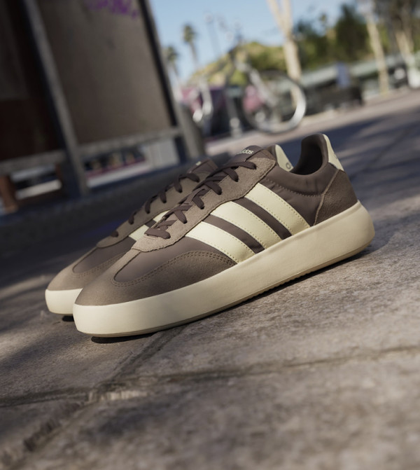 اديداس اديداس - بني  أحذية برقبة منخفضة 