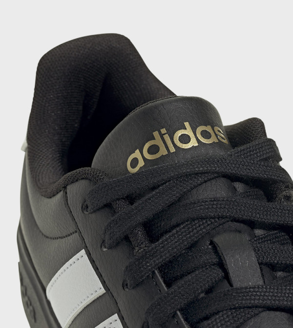 Adidas  Sneakers - Black Low Top