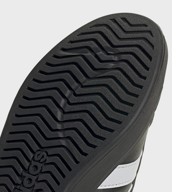 Adidas  Sneakers - Black Low Top