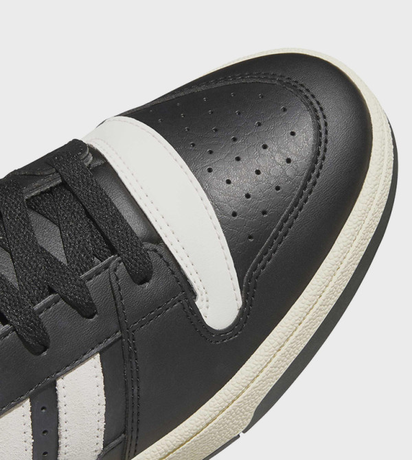 Adidas  Sneakers - Black Low Top