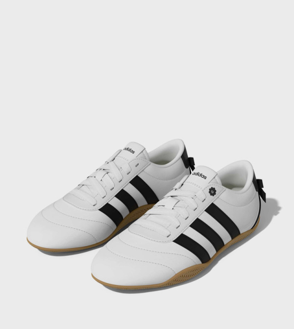 Adidas  Sneakers - White Low Top