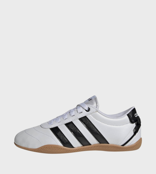 Adidas  Sneakers - White Low Top