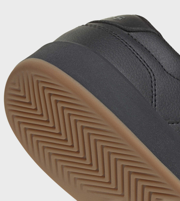 اديداس اديداس - أسود أحذية برقبة منخفضة 