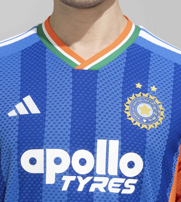 اديداس  ملابس - أزرق T-Shirts & Vests