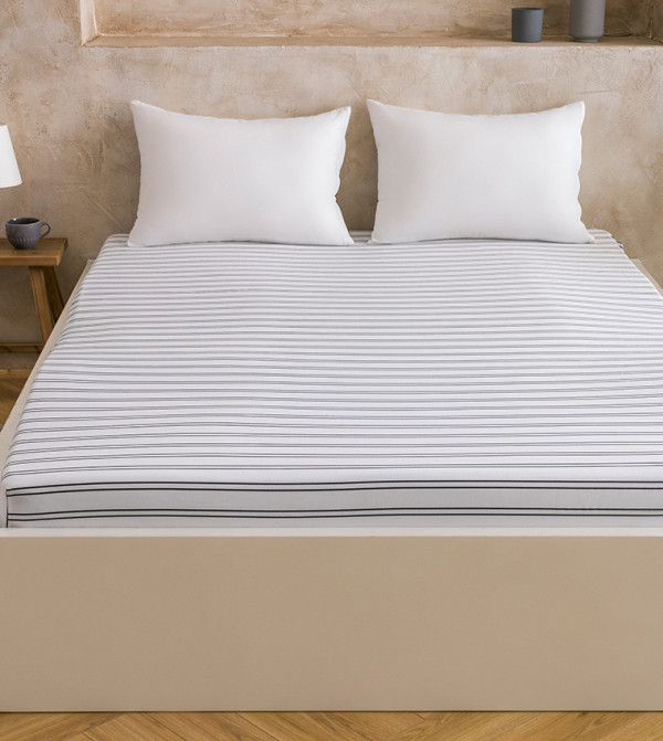 اٍل سي واي كيكي  لوازم حمام ومفارش سرير  - أبيض Bedsheets